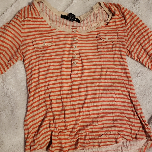 🌸 Striped Mid Button Top 🌸 - Picture 2 of 4